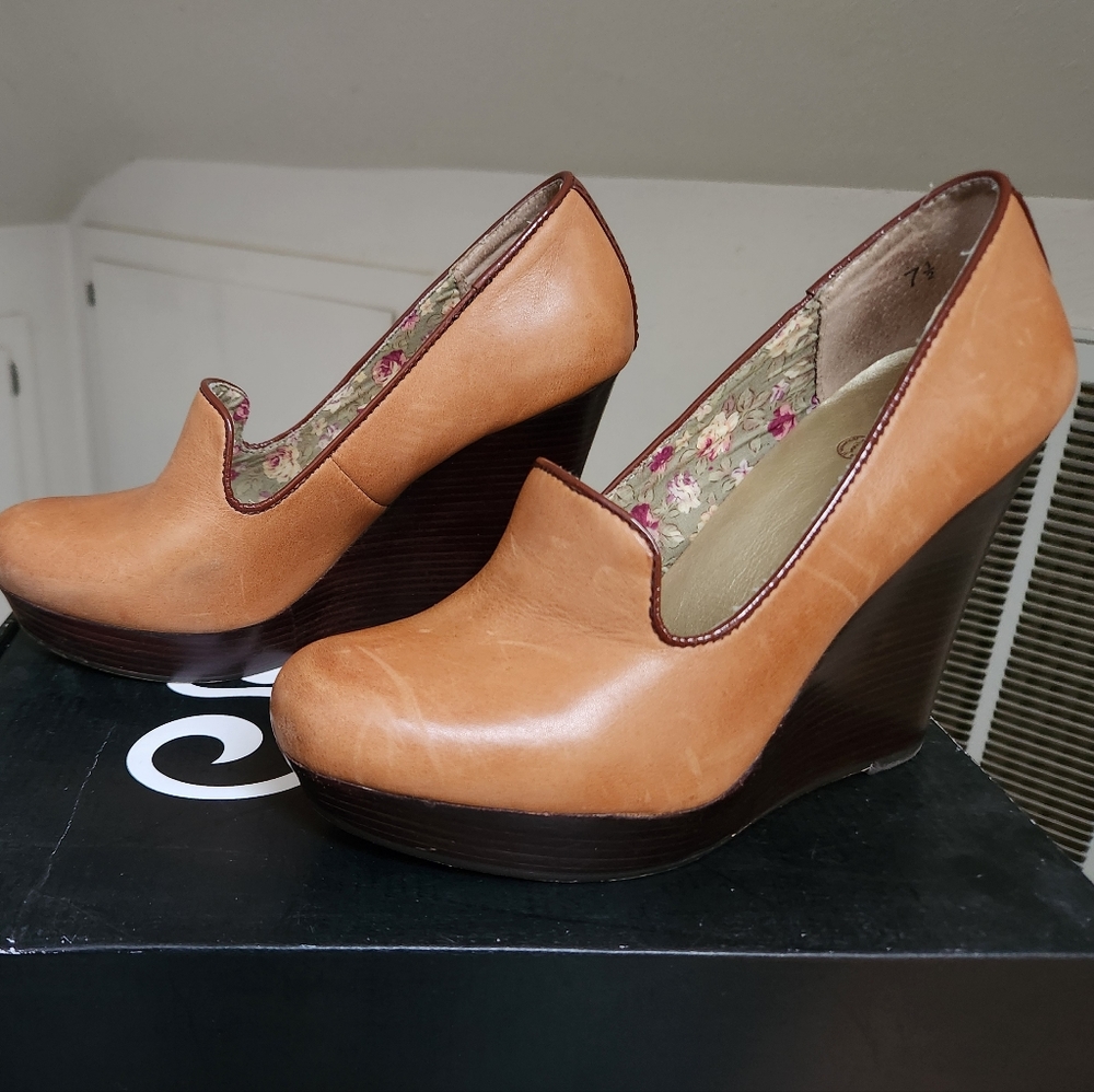 Seychelles Budapest Wedge